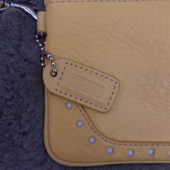 Coach clutch. Yellow - Picture 3 of 4